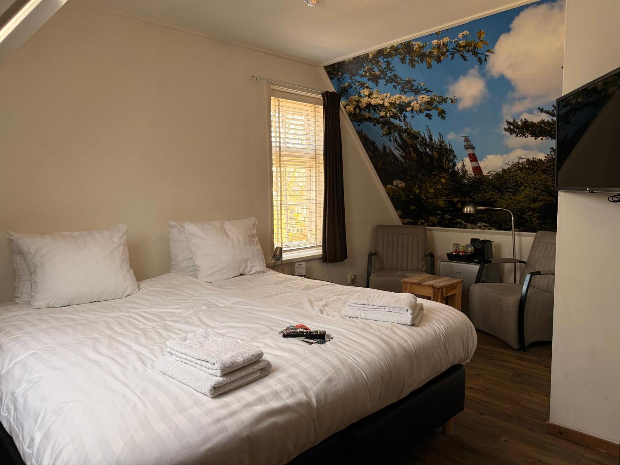 Hotel Bij Hen Op Ameland à Hollum  Extérieur photo