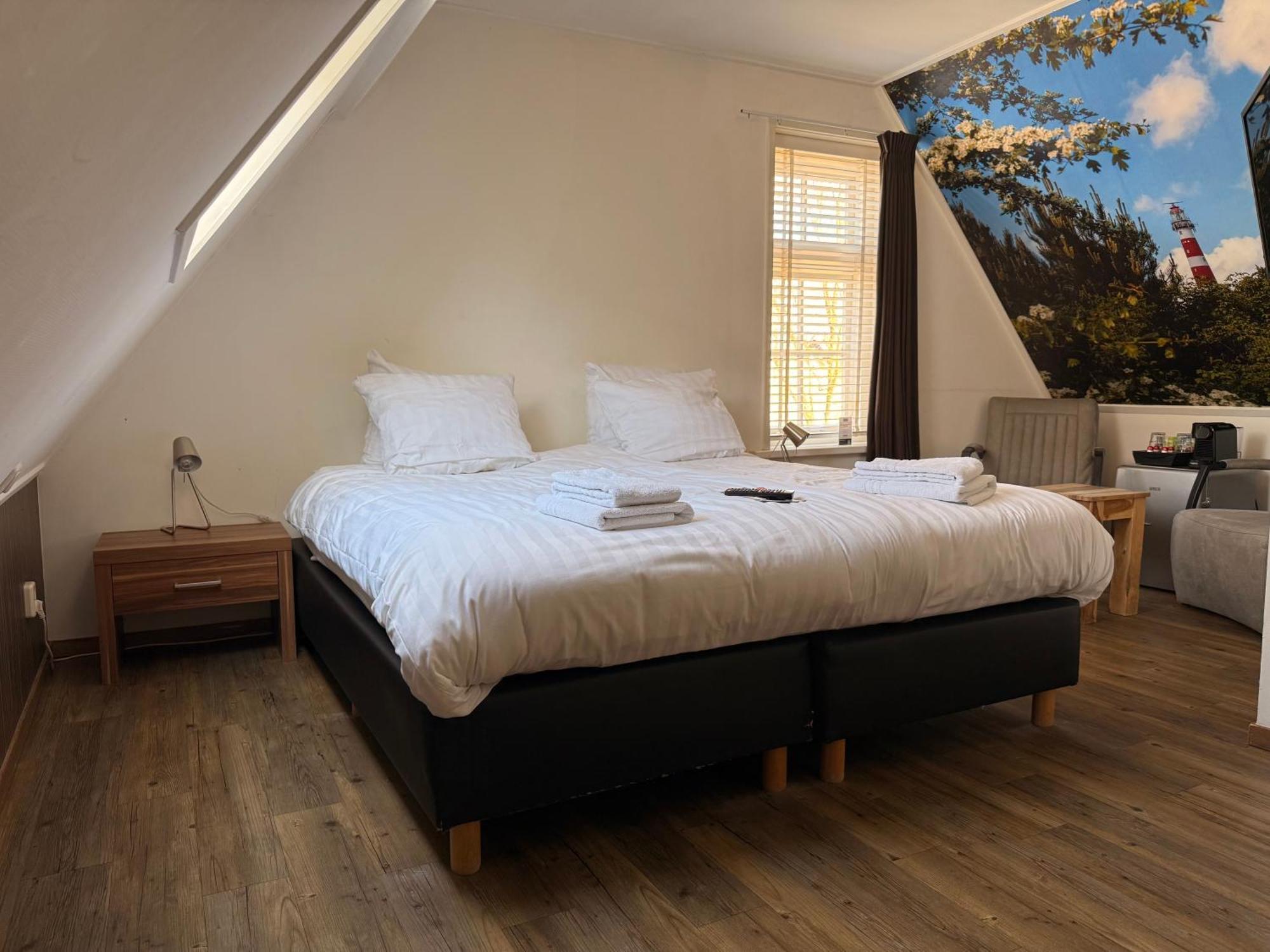 Hotel Bij Hen Op Ameland à Hollum  Extérieur photo