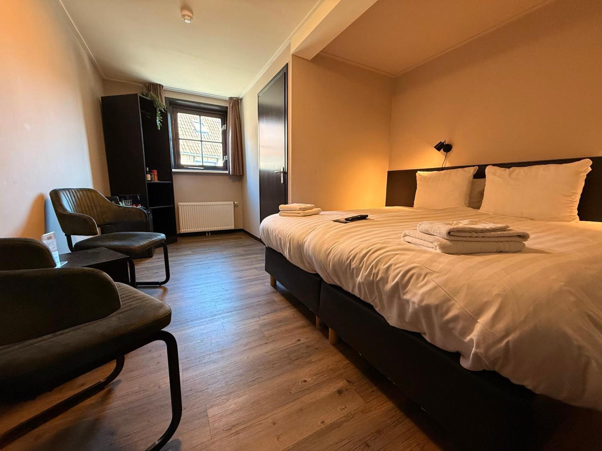 Hotel Bij Hen Op Ameland à Hollum  Extérieur photo